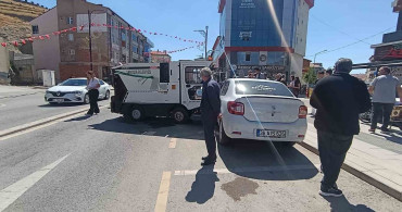 Sivas'ta 4 aracın karıştığı zincirleme kaza: 1 yaralı
