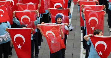 Sivas'ta 900 Öğrenci Eşzamanlı Olarak 'Feda Türkiye’m' Dedi