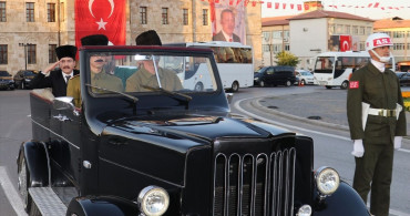 Sivas'ta Atatürk'ün Gelişi Temsili Olarak Canlandırıldı