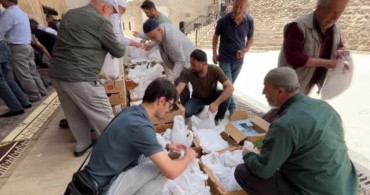 Sivas'ta cami cemaatine aşure ikramı yapıldı