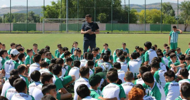 Sivas'ta çocuklar yaz spor okullarında futbol eğitimine devam ediyor