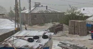 Sivas'ta dolu ve sağanak yağış sel oluşturdu