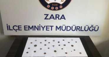 Sivas'ta Durdurulan Araçta Tarihi Eserler Bulundu