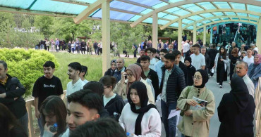Sivas'ta genç kız inci kolyesini kesmek zorunda kaldı