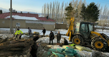 Sivas'ta Kar Yükü Ağılı Çöktürdü: 40 Koyun Telef Oldu