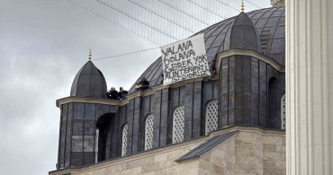 Sivas'ta Merkez Camisi İşçileri Ücretlerini Alamayınca Kubbe Eylemi Yaptı