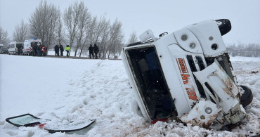 Sivas'ta Öğrenci Servisi Devrildi: 10 Yaralı