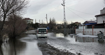 Sivas'ta Sağanak ve Eriyen Kar Su Baskınlarına Neden Oldu