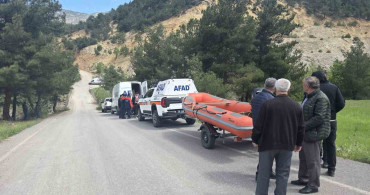 Sivas'ta Trafik Kazası: Bir Ölü, Bir Yaralı ve Kaybolan Genç Kız İçin Arama Çalışmaları Devam Ediyor