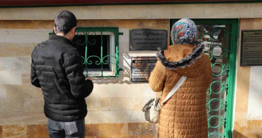 Sivas'taki Mum Baba Türbesi Ziyaretçilerin İlgisini Çekiyor
