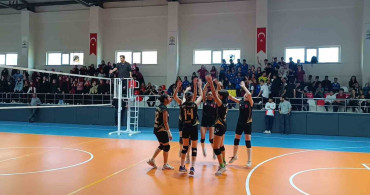Siverek Spor Lisesi Kız Voleybol Takımı Şampiyonluğa Ulaştı