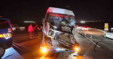 Siverek’te minibüs ile arazöz çarpıştı: 8 yaralı