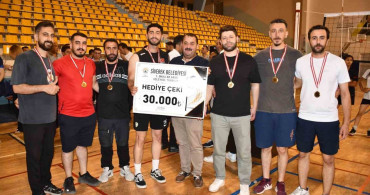 Siverek'te öğretmenler arası voleybol turnuvası tamamlandı