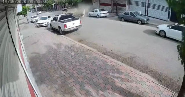 Siverek'te Park Halindeki Araca Çarpan Otomobil Yan Yattı
