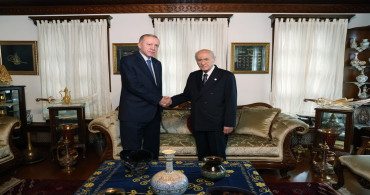 Siyasi arenada çarpıcı buluşma: Başkan Erdoğan, Bahçeli'yi ziyaret etti!