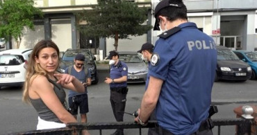 Sokağa Çıkma Yasağını Delen Kadın Utanmadan Gazetecileri Tehdit Etti