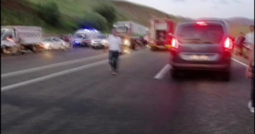 Solhan'da tır ile otomobil çarpıştı: 3 kişi yaralandı
