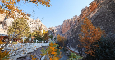 Somuncu Baba Külliyesi Sonbahar Güzelliğiyle Ziyaretçilerini Ağırlıyor