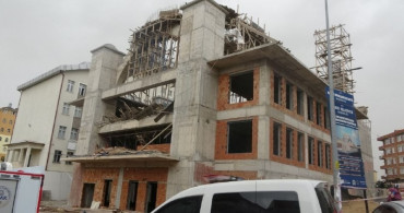 Son Dakika: Lodos Sonucu Yıkılan Camii İskelesinde 8 Kişi Yaralandı!