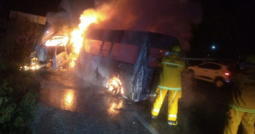 Son Dakika: Meksika'da Yaşanan Trafik Kazasında 12 Kişi Yanarak Hayatını Kaybetti!