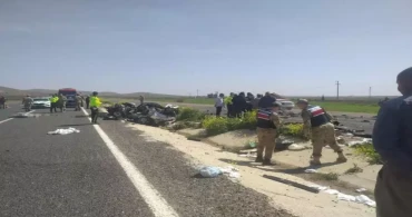 Son Dakika! Şanlıurfa'da korkunç kaza: 1'i polis 4 kişi hayatını kaybetti!