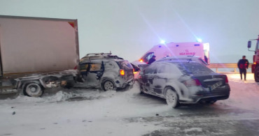 Son Dakika! Zincirleme trafik kazası: 2 ölü çok sayıda yaralı var