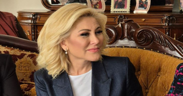 Sosyal medya paylaşımıyla gündem oldu: AK Parti İzmir Milletvekili Şebnem Bursalı kimdir, hangi görevlerde bulundu?