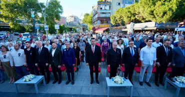 Srebrenitsa soykırımı şehitleri kartal'da karanfillerle anıldı