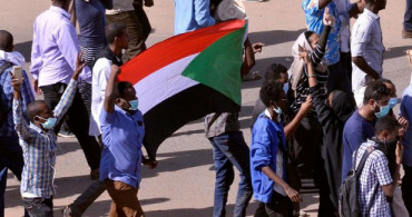 Sudan Halkı Hükümeti İstifaya Çağırıyor