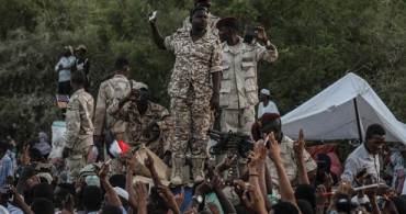 Sudan’da On Binlerce Eylemci Sivil Yönetim İçin Sokaklara İndi