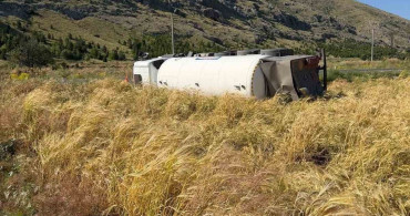 Şuhut'ta tankerin devrilmesi sonucu sürücü yaralandı