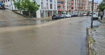 Süleymanpaşa'da Şiddetli Sağanak Yağışlar Yolları Dereye Dönüştürdü