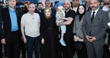 Sultanbeyli'de Küçük Zeyd İçin Gökyüzüne Binlerce Balon Bırakıldı