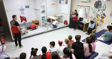 Sultangazi Belediyesi, çocukların güvenli yarınları için deprem ve trafik eğitimi veriyor