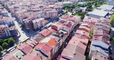 Sultangazi'de 4 katlı binanın çatısında yangın çıktı