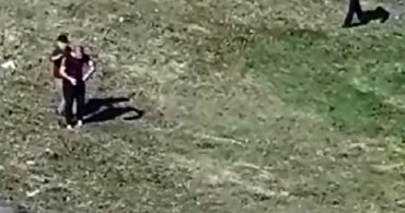 Sultangazi'de Bir Berber Boş Arazide Tıraş Yaptı