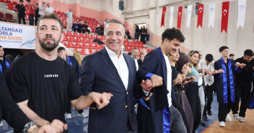 Sultangazi'de Mezuniyet Coşkusu