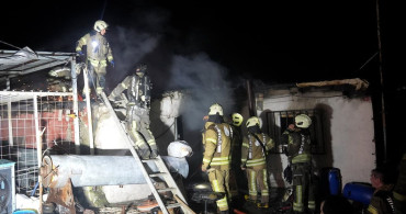 Sultangazi'de Yangın: İki İş Yeri Zarar Gördü