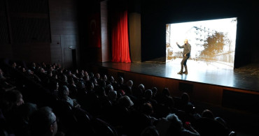 Sunay Akın'dan 'Cumhuriyete Giden Yol' Gösterisi