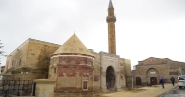 Sungurbey Camii'nde Restorasyon Tamamlandı: Tarihi Eser Yeniden İbadete Açılmaya Hazırlanıyor
