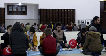 Suriye'deki İftar Programları Devam Ediyor