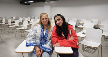 Suriyeli Anne ve Kızı Türkiye'de Umut Dolu Bir Gelecek İnşa Ediyor