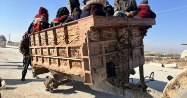 Suriyeli Sivillerin Güvenli Kaçışı: Tekerleği Kopan Traktörle Hayata Tutundular