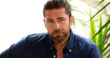 Survivor All Star'a veda eden Mert Öcal'ın adada aşk yaşadığı sevgilisi Sude Burcu'yu öptüğü görüntüleri sosyal medyada olay oldu