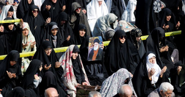 Tahran'da Cuma Namazı Sonrası ABD ve İsrail Protestosu