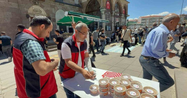 Tarihi çapanoğlu camii’nde aşure ikramı
