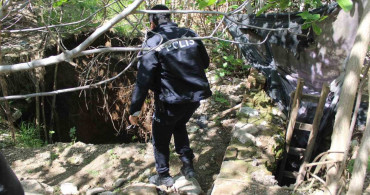 Tarihi Konağın Bahçe Duvarındaki Kaçak Kazı Ortaya Çıktı