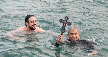 Tarihi Moda İskelesi'nde Denizden Haç Çıkarma Töreni