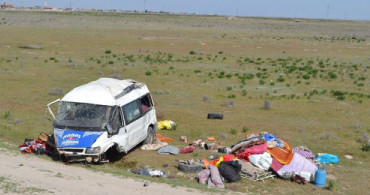 Tarım İşçilerini Taşıyan Minibüs Devrildi: 13 Yaralı
