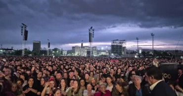 Tarkan, Ankara'da Hayranlarıyla Buluştu